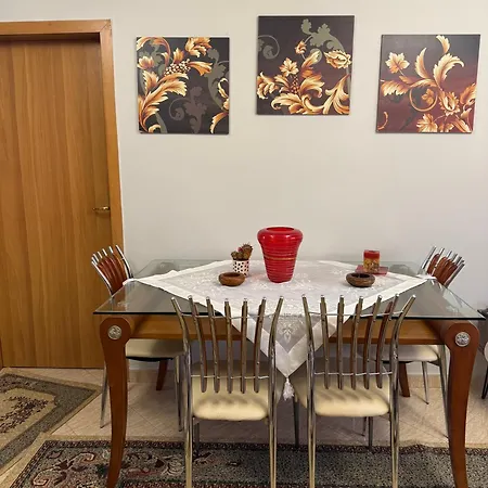 Strauss View Xhamlliku Apartment *