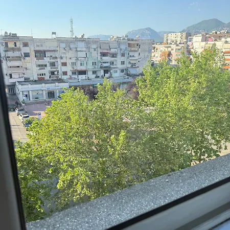 Strauss View Xhamlliku * Tirana