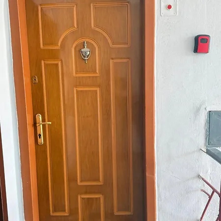 Strauss View Xhamlliku Apartment