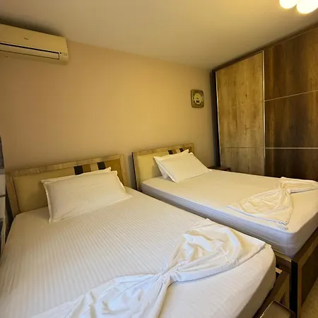 Apartment Strauss View Xhamlliku *